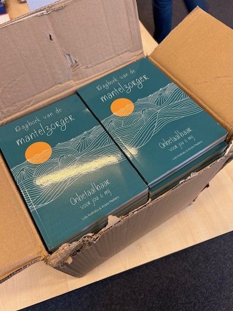 Doos met mantelzorg dagboeken