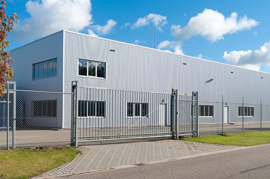 Cantilever commercial gate