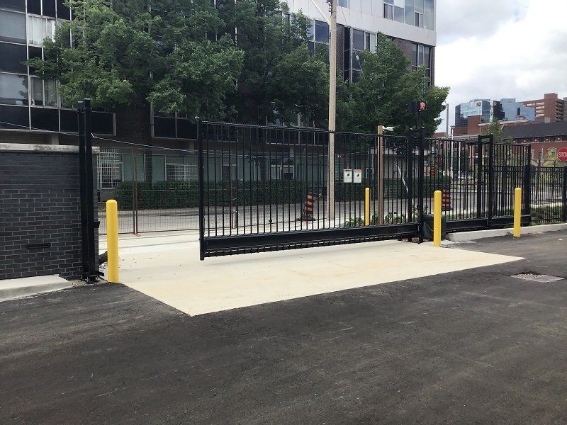 Delta slide commercial gate
