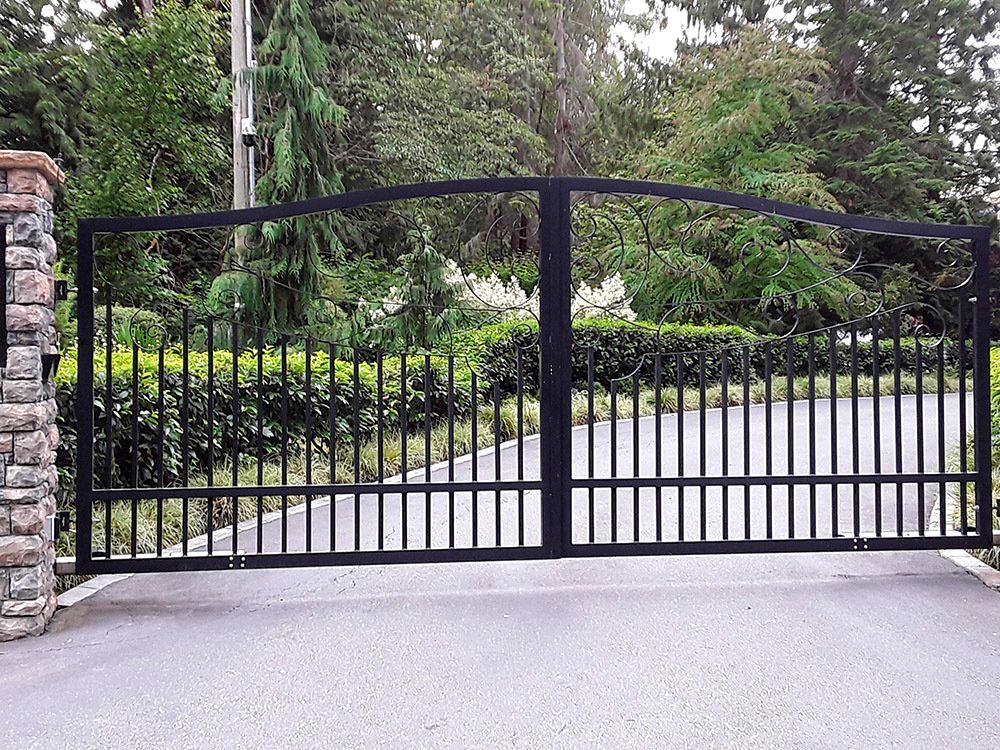 Swing driveway gate