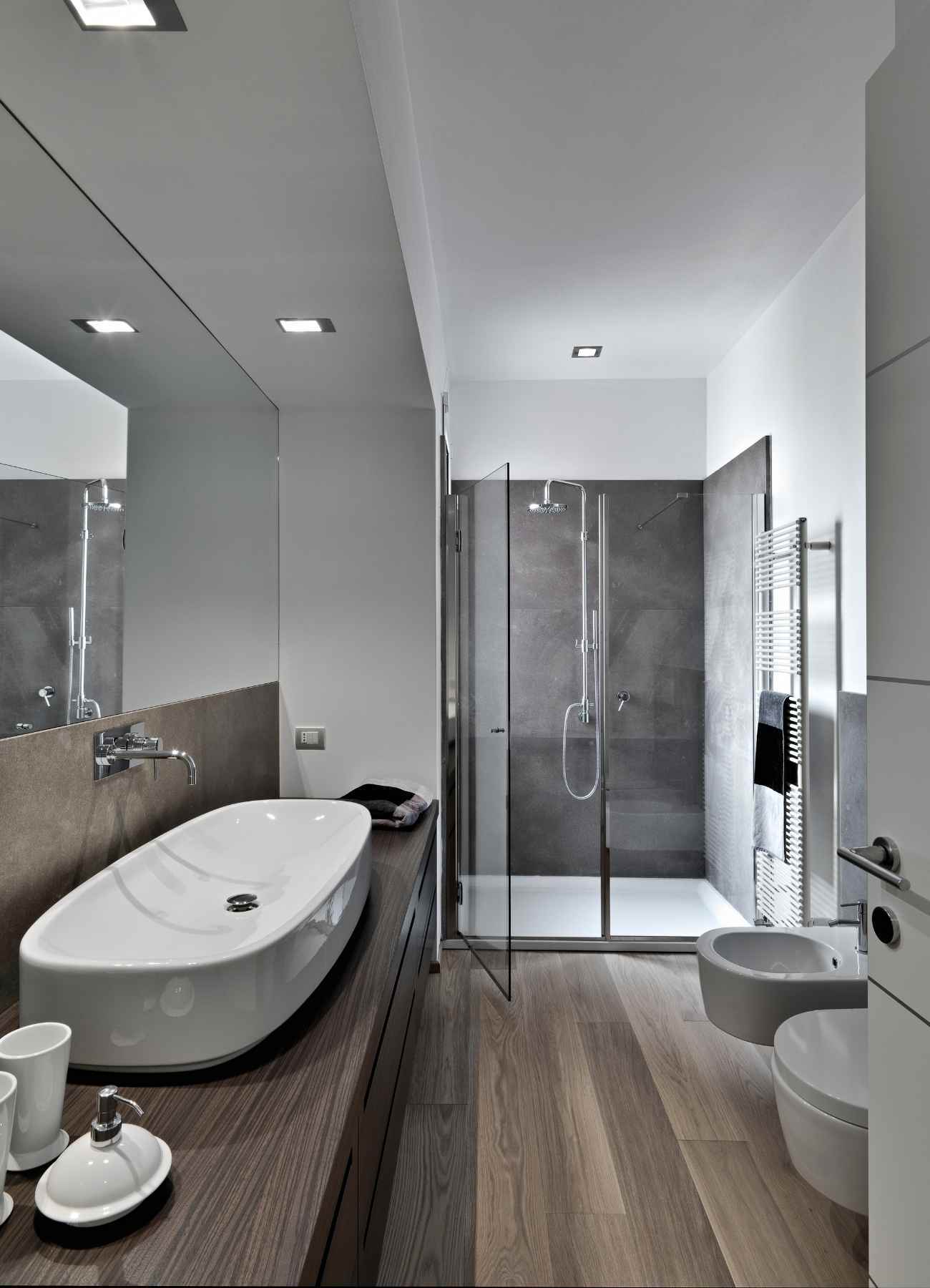 suelo de baño de madera