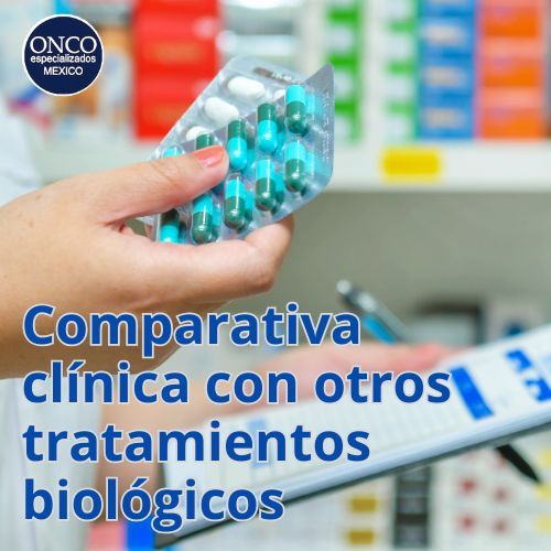 Persona en farmacia comparando frascos de medicamentos.