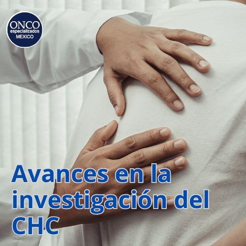 Mano sosteniendo el abdomen, mostrando avances en la investigación del CHC.