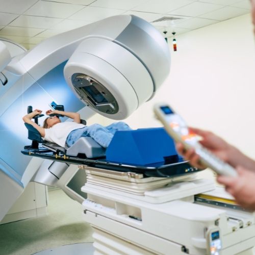 mecanismo de acción de Crizotinib, destacando la inhibición de ALK en células cancerosas