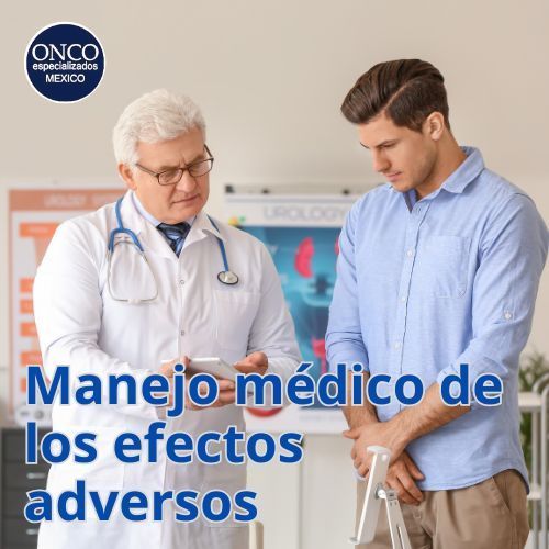 Médico y paciente conversan en consulta, con texto “Manejo médico de los efectos adversos”.