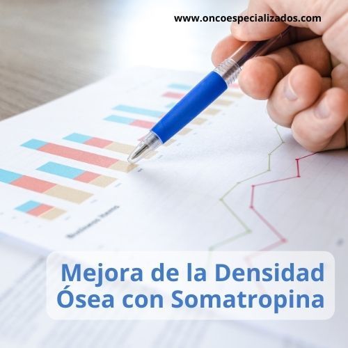 Gráfico mostrando la mejora en la densidad ósea en pacientes tratados con Somatropina.