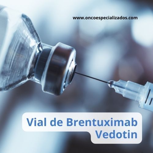 Primer plano del vial y la jeringa con la etiqueta “Vial de Brentuximab Vedotin”.