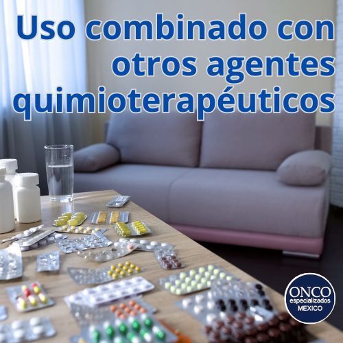 Mesa con múltiples blísteres de medicamentos y texto “Uso combinado con otros agentes quimioterapéuticos”