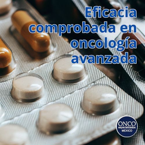 Tabletas en blíster sobre mesa de tratamiento.