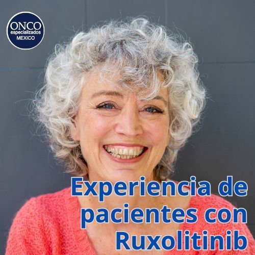 Mujer mayor sonriendo con expresión de bienestar.