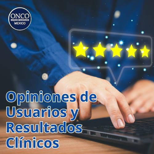 Mano tocando una pantalla con iconos de estrellas de calificación.