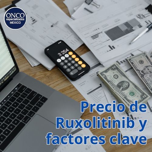 Calculadora, dinero y documentos sobre costos de medicamentos.