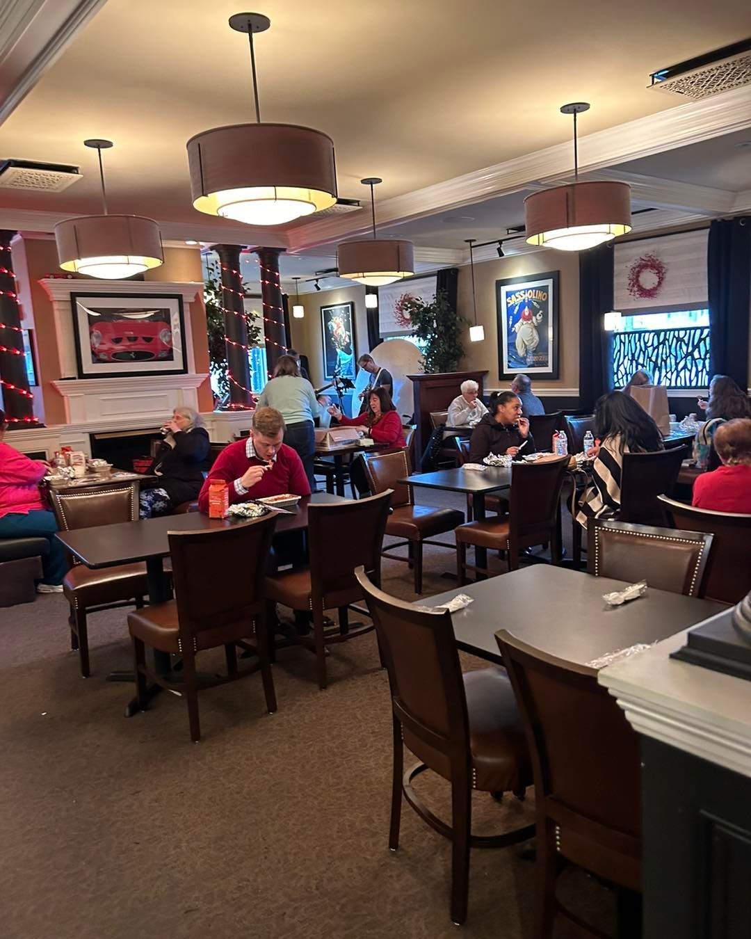 A group of people are sitting at tables in a restaurant.