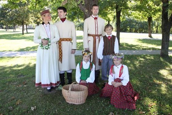 Tautastērpi un to simboliskā nozīme