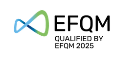 Logotipo de EFQM en negro, azul y verde con el texto “CALIFICADO POR EFQM 2025”