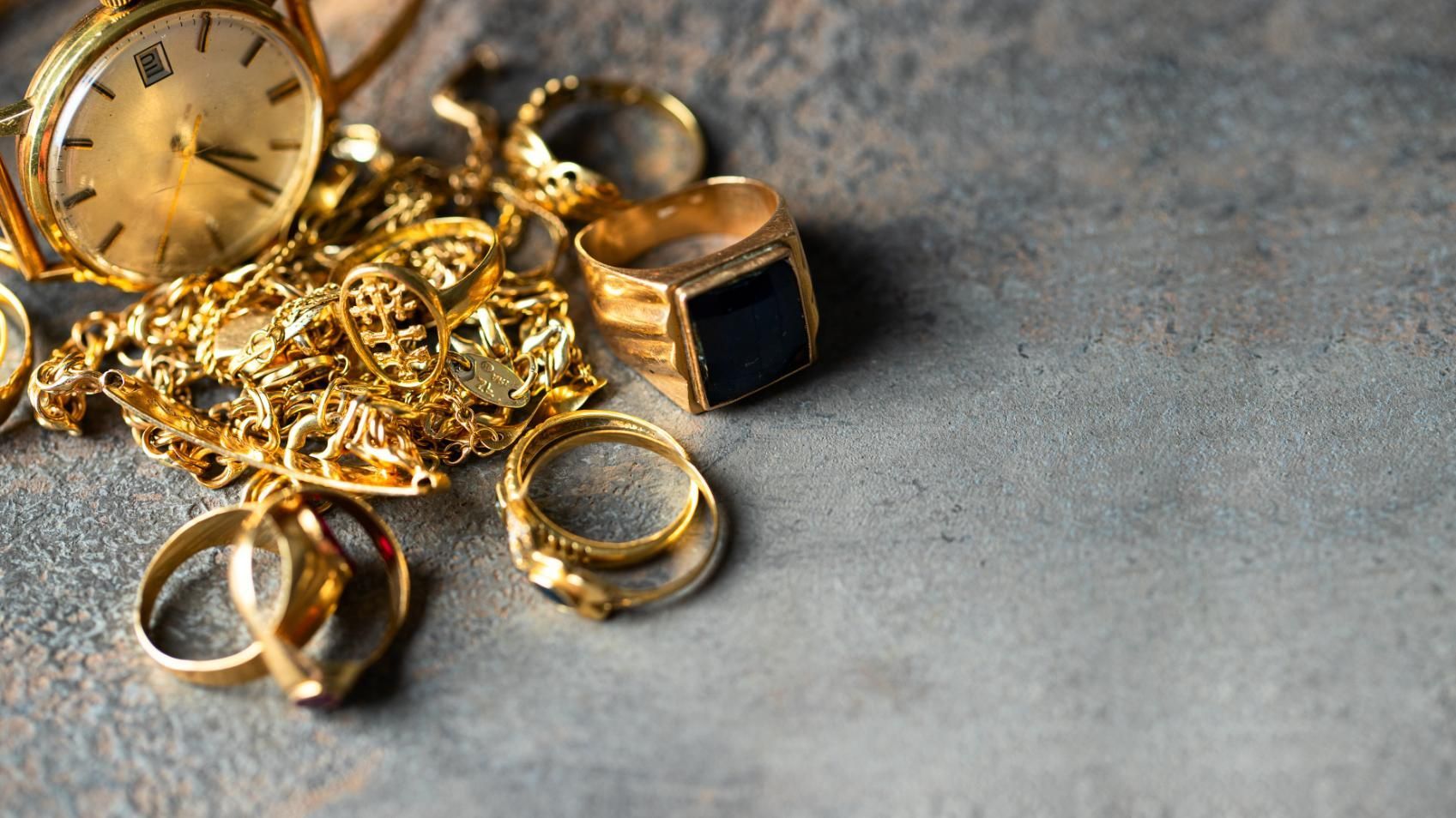 Old and broken jewelry.