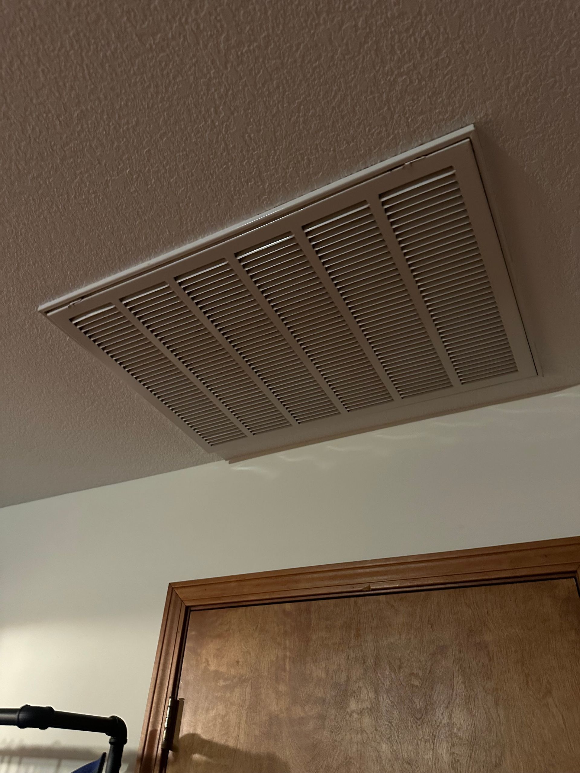 A ceiling fan is hanging from the ceiling in a room.