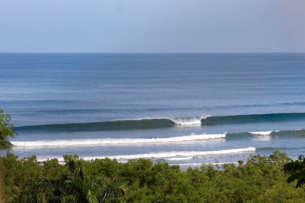 Tamarindo not crow surfing