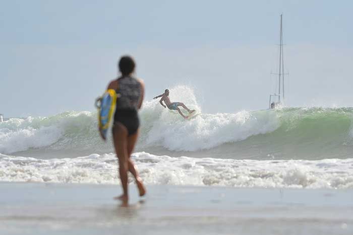 Nice floater at Pico Pequeño, Playa Tamarindo, Costa Rica