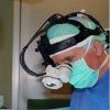 Il dottor Roggia impegnato in una fase delicata di un intervento