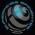 Un logotipo circular que presenta una esfera estilizada de tono oscuro con detalles luminosos de color azul claro, rodeada de texto negro.