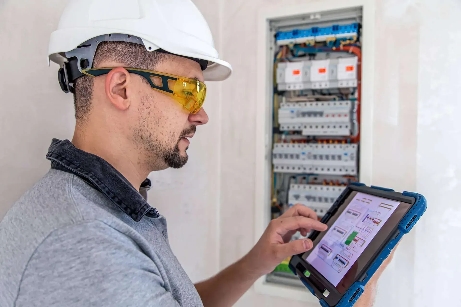 How to Vet a Local Electrician Before They Start Work