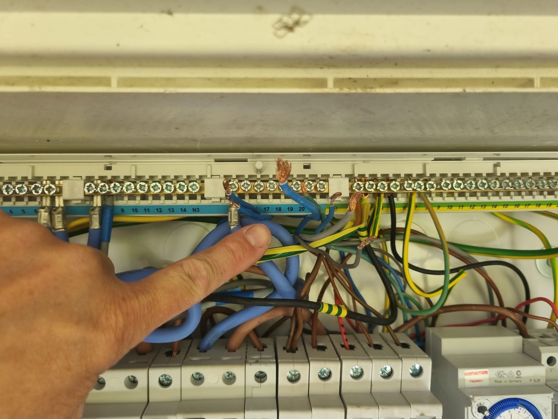 Neutrals disconnected at fuse board
