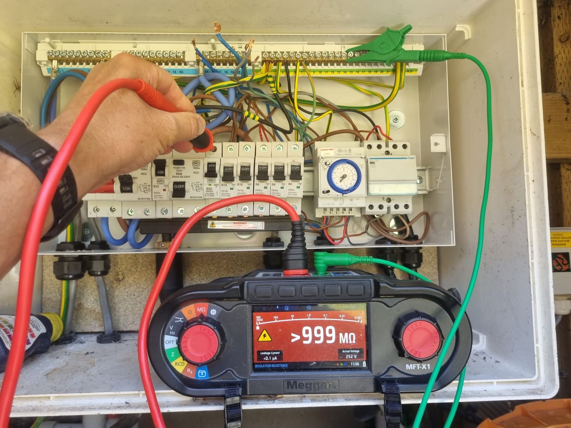 Heat pump live to earth reading was above 999M ohms