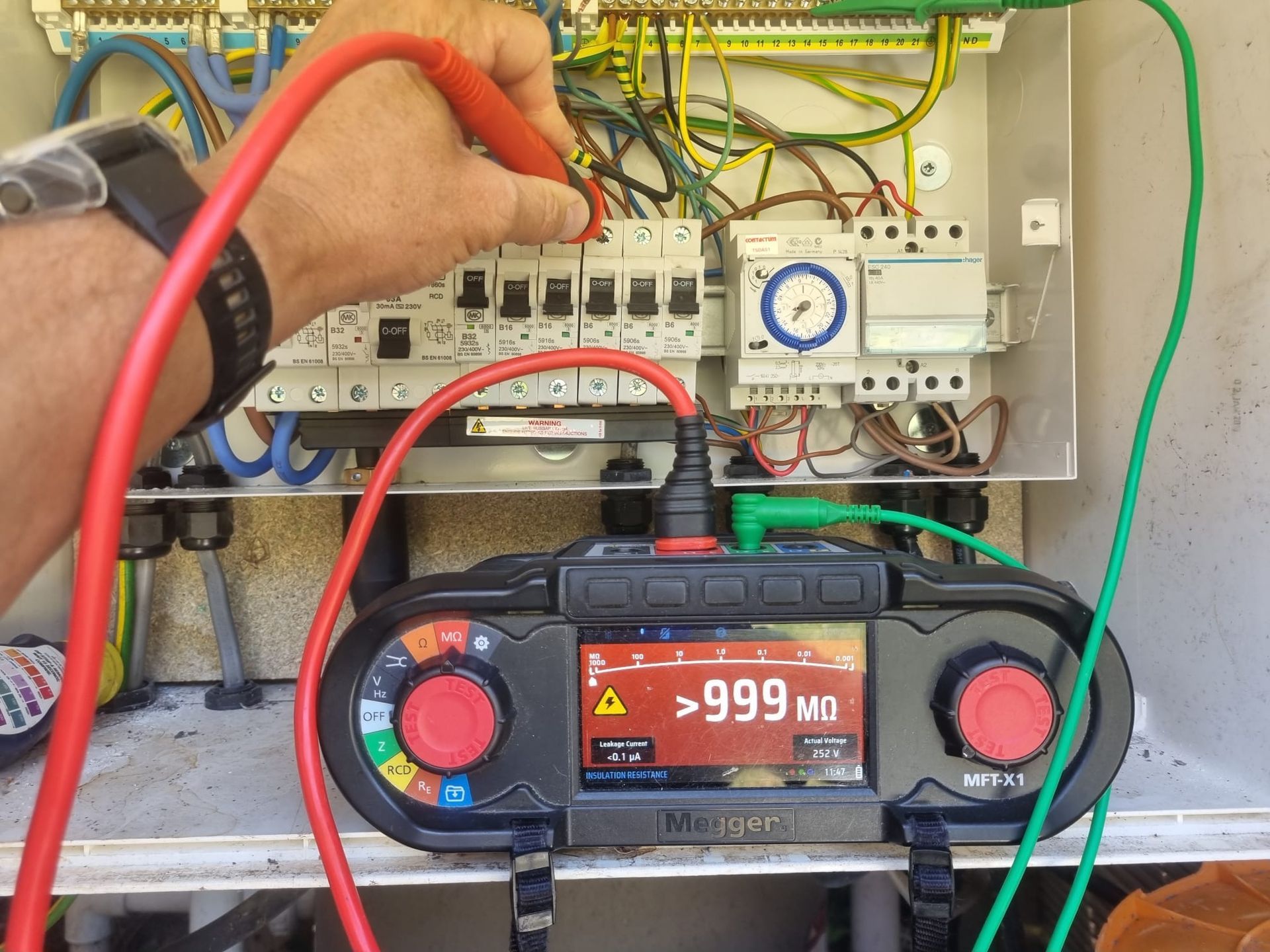 circuit 4 readings fine - above 999M ohms