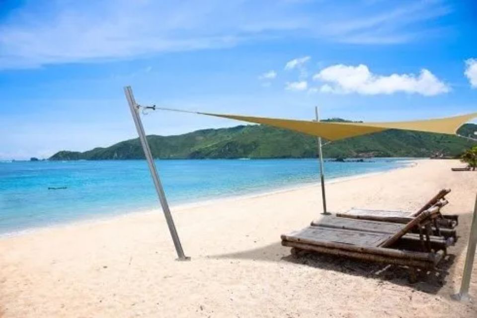 Tenda a vela in spiaggia