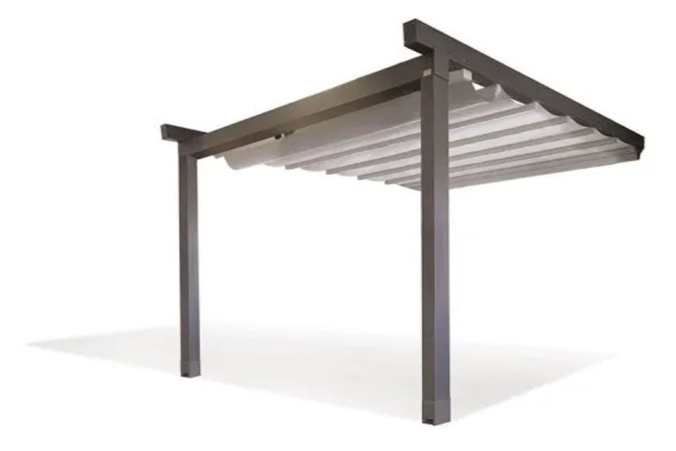 Pergola in metallo grigio con tetto in tessuto retrattile.