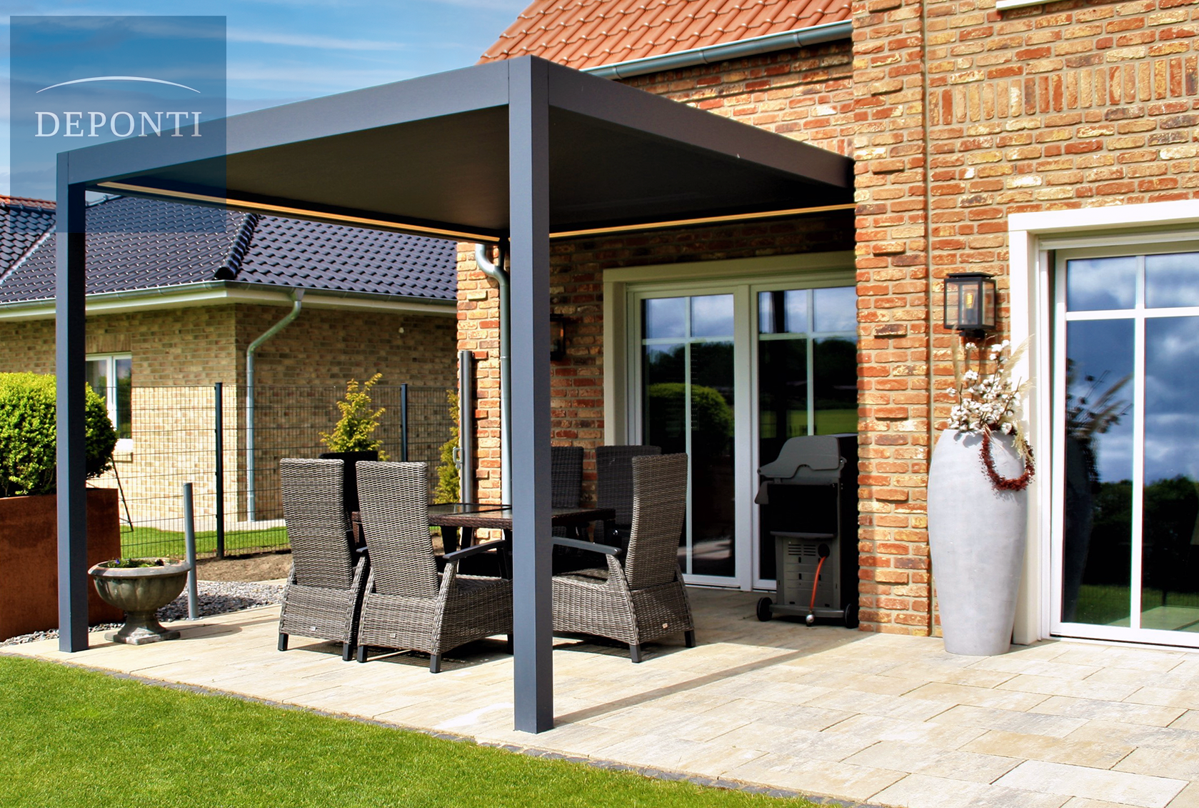 Garden Deponti aluminium veranda with a table and chairs under the canopy
