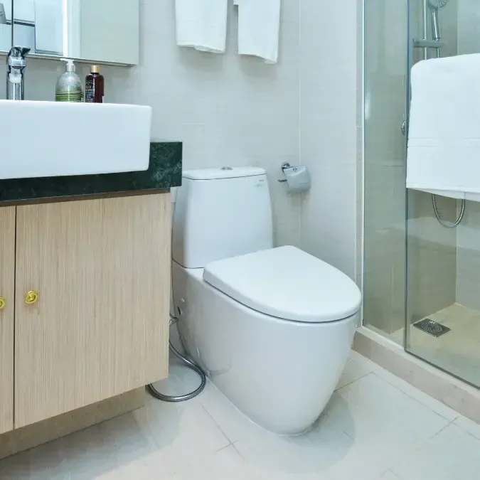 17 Plumbing – Modern one-piece toilet installation in Oakville bathroom
