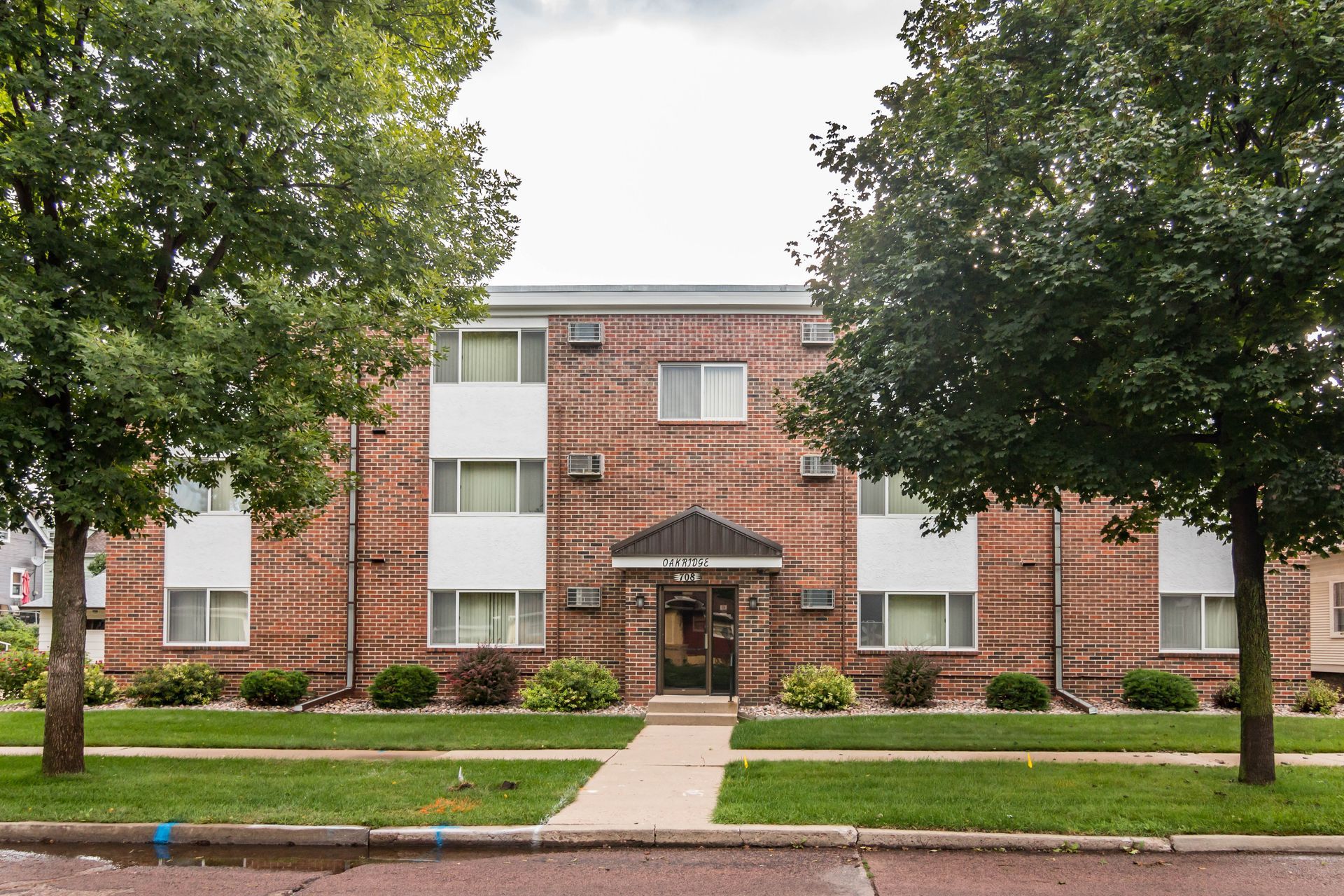 Oakridge Apartments