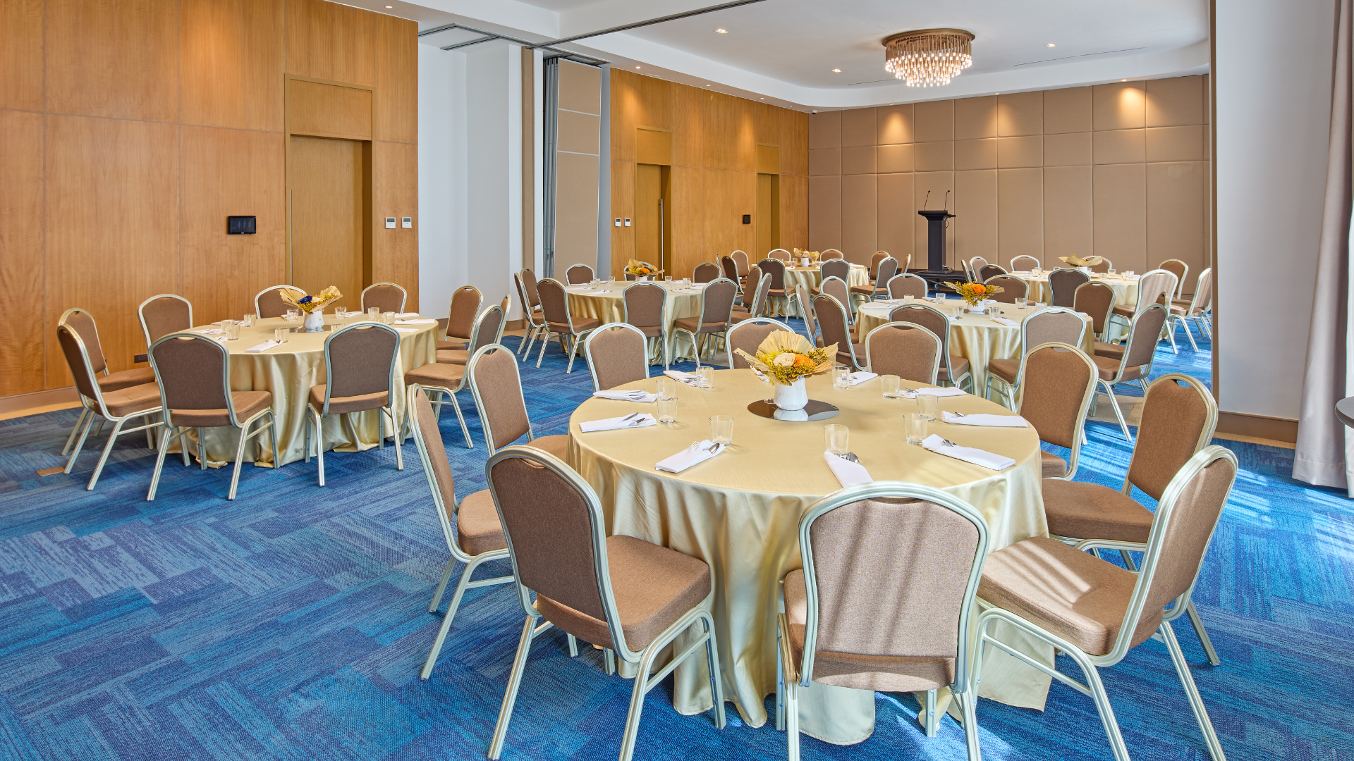 Broadway Rooms inside Alino Hotel