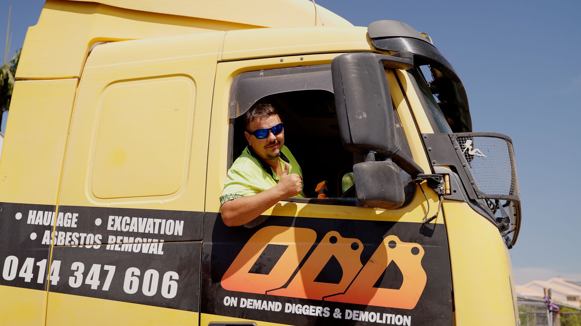Yellow Excavator is Digging a Hole in the Ground — On Demand Diggers & Demolitions in Molendinar, QLD