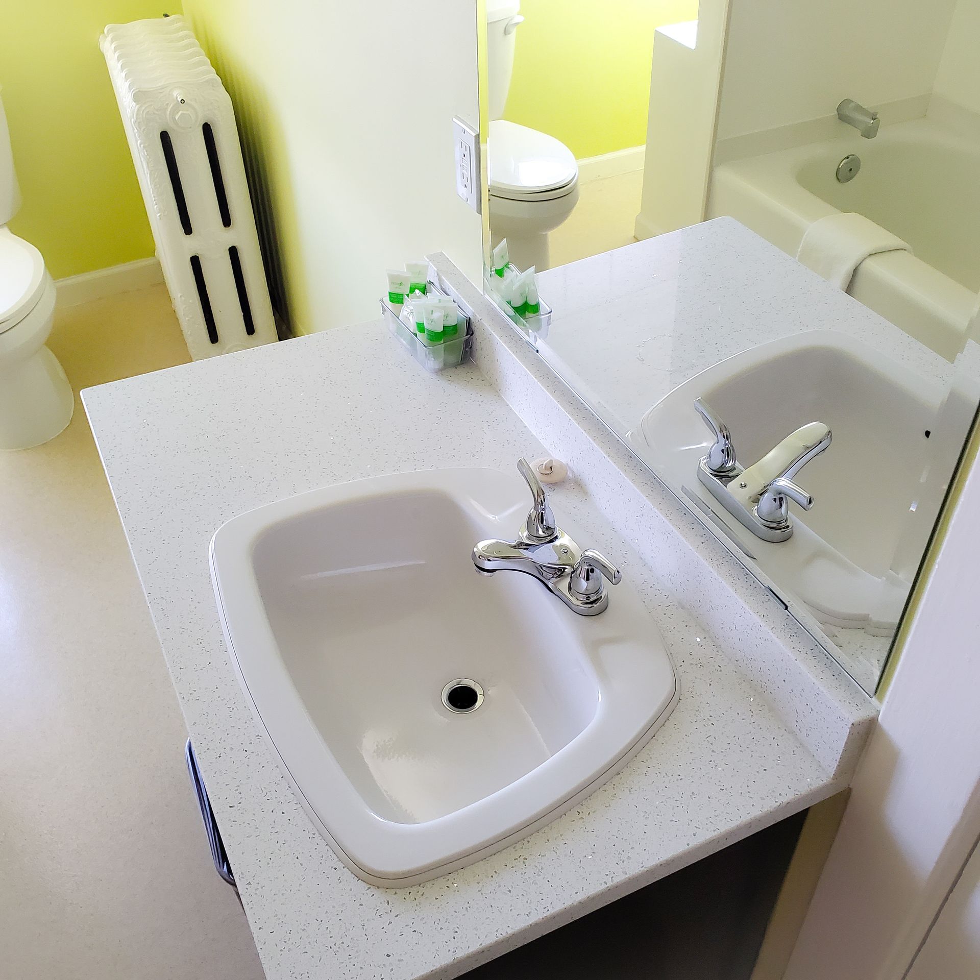 A bathroom with two sinks and a toilet