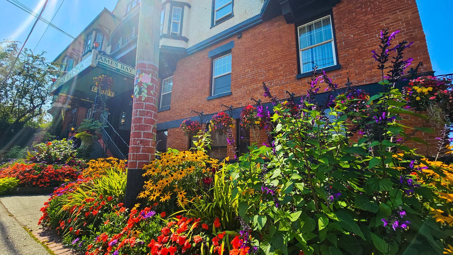 James Bay Inn Hotel