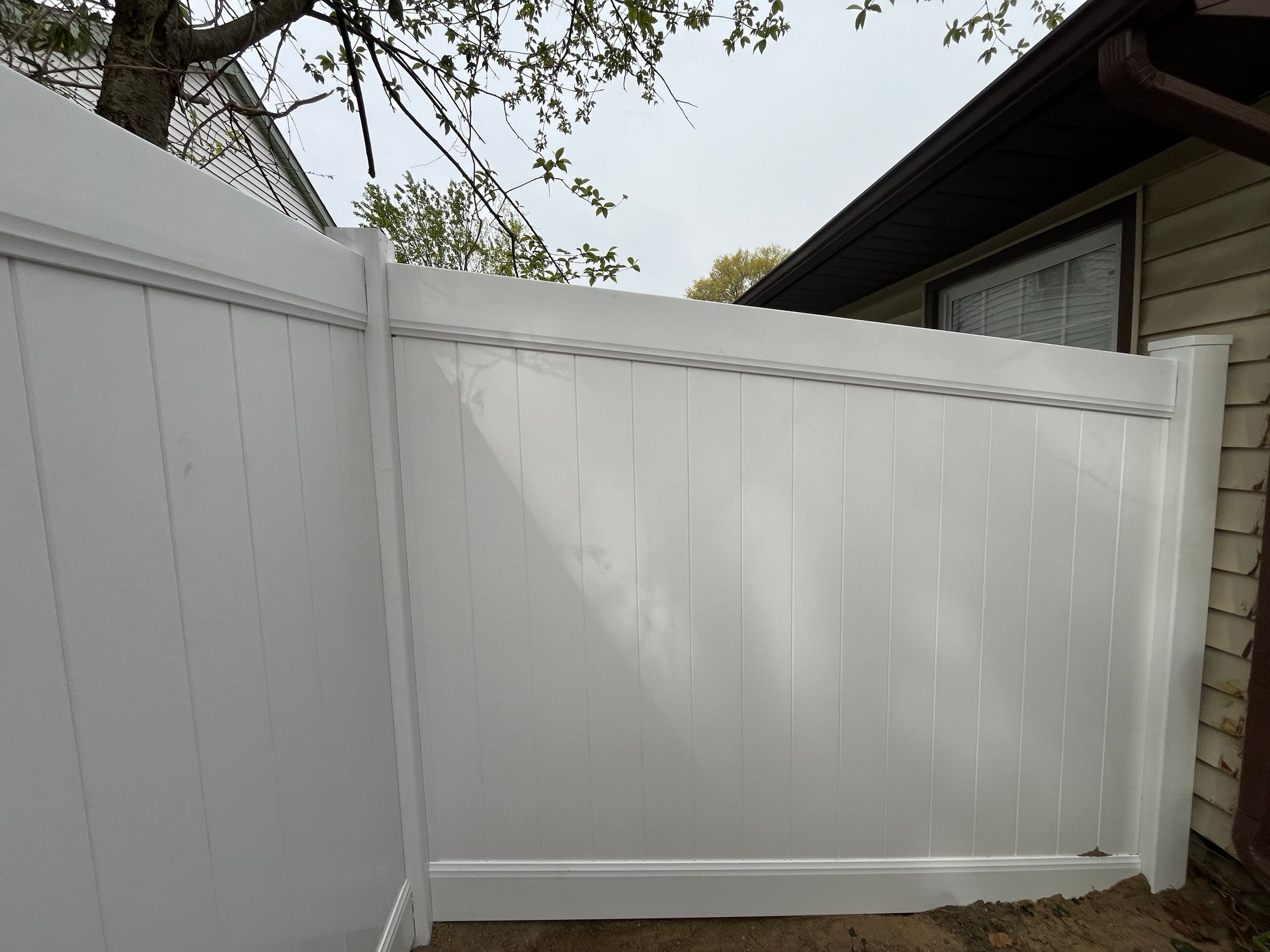 White vinyl privacy fence corner installation in Burlington County NJ