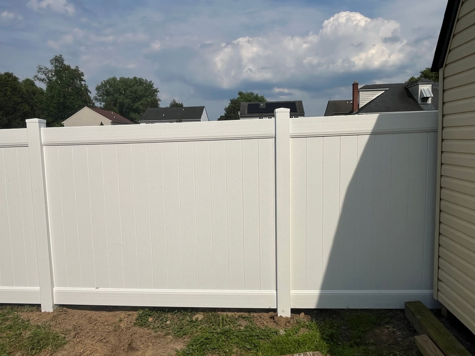 White vinyl fence panel installation beside home in Burlington County NJ
