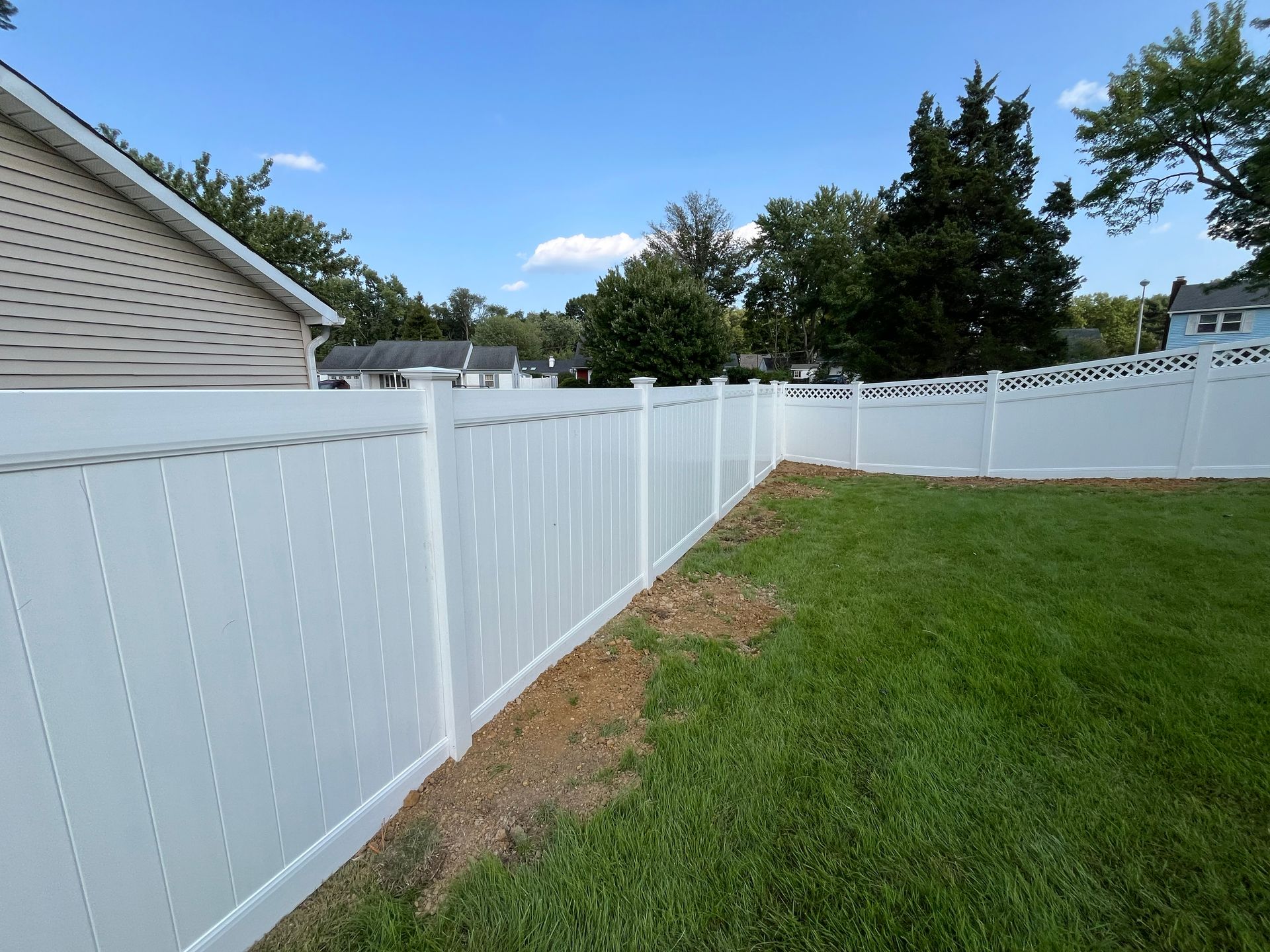 Full yard lattice top vinyl fence installation in Burlington County NJ