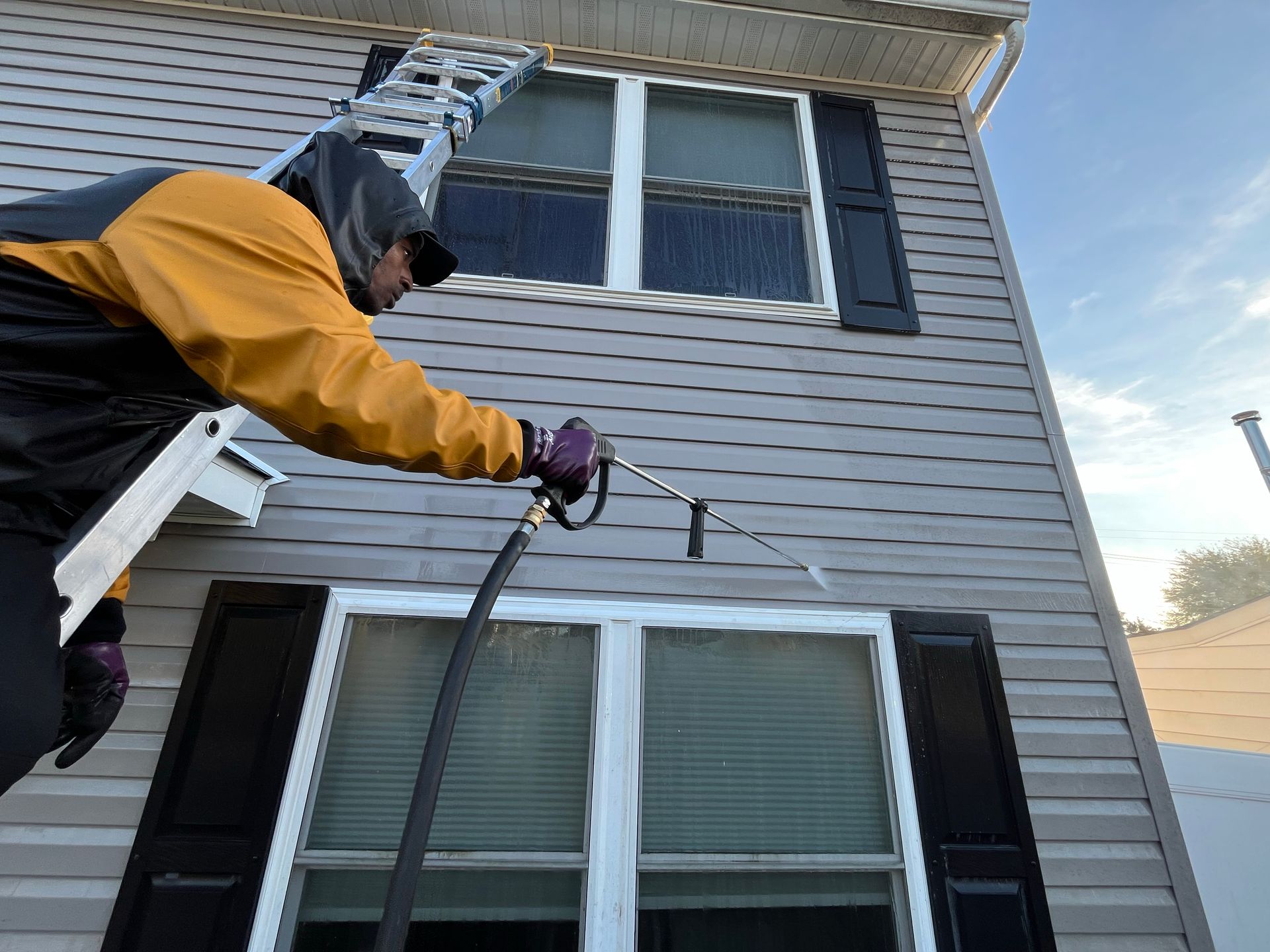 Second story siding washing service in Burlington County NJ