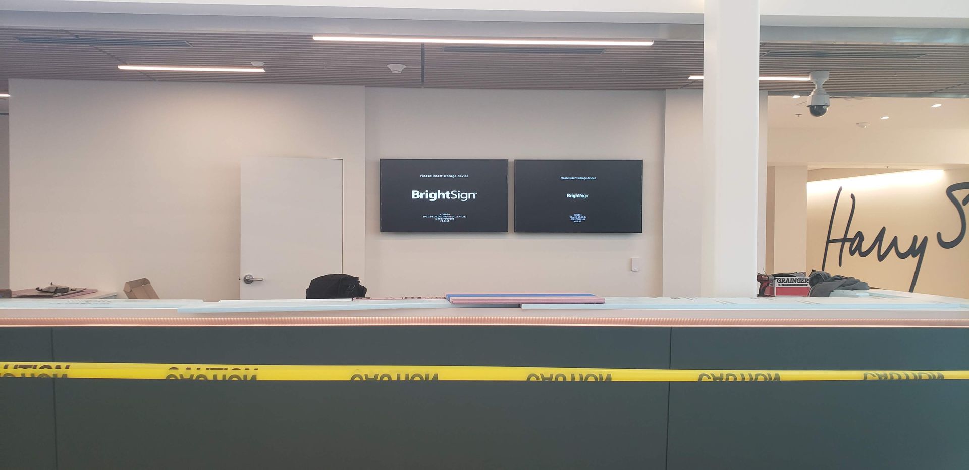 A harry s sign is on the wall of a building