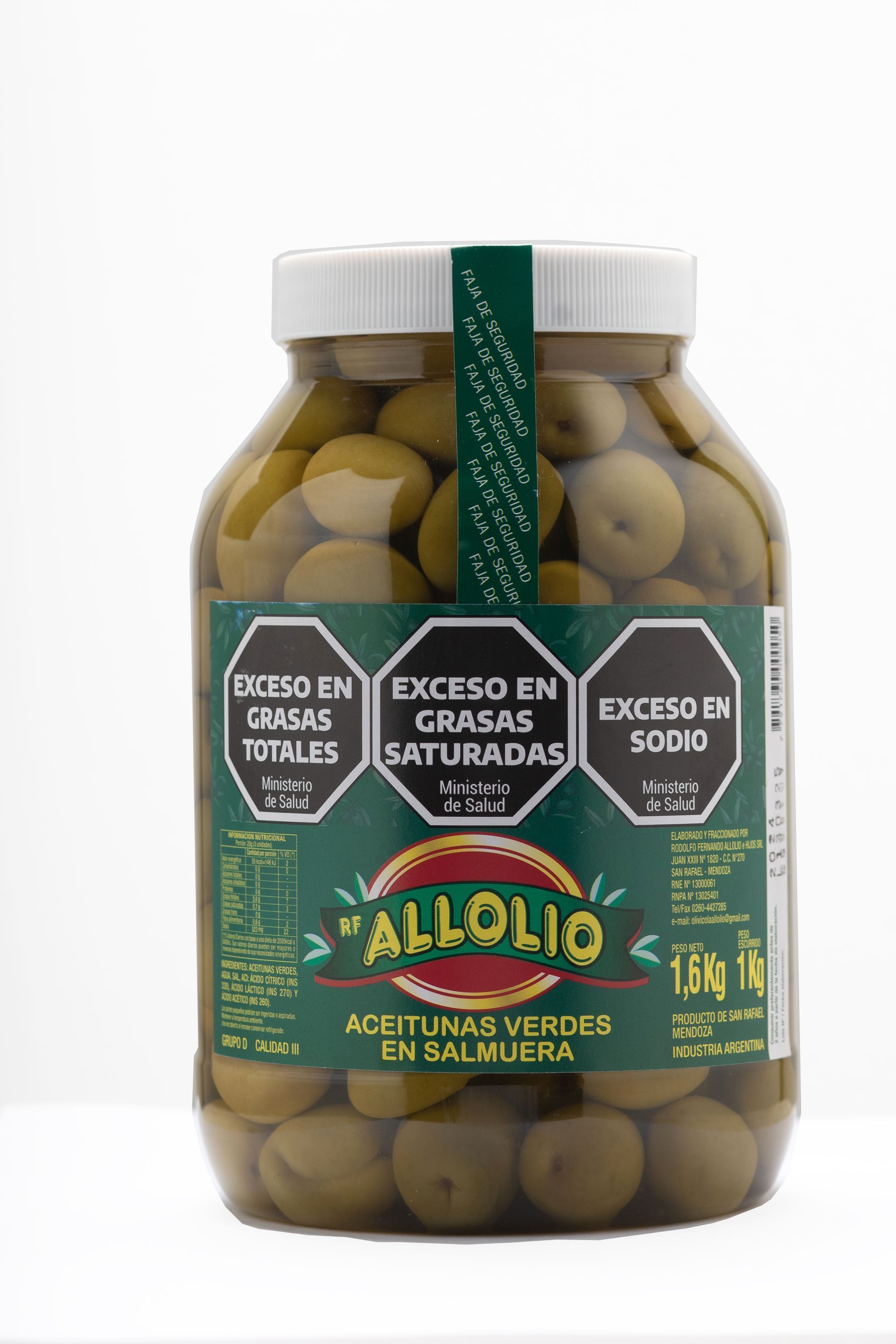 Tarro de aceitunas verdes etiquetado 