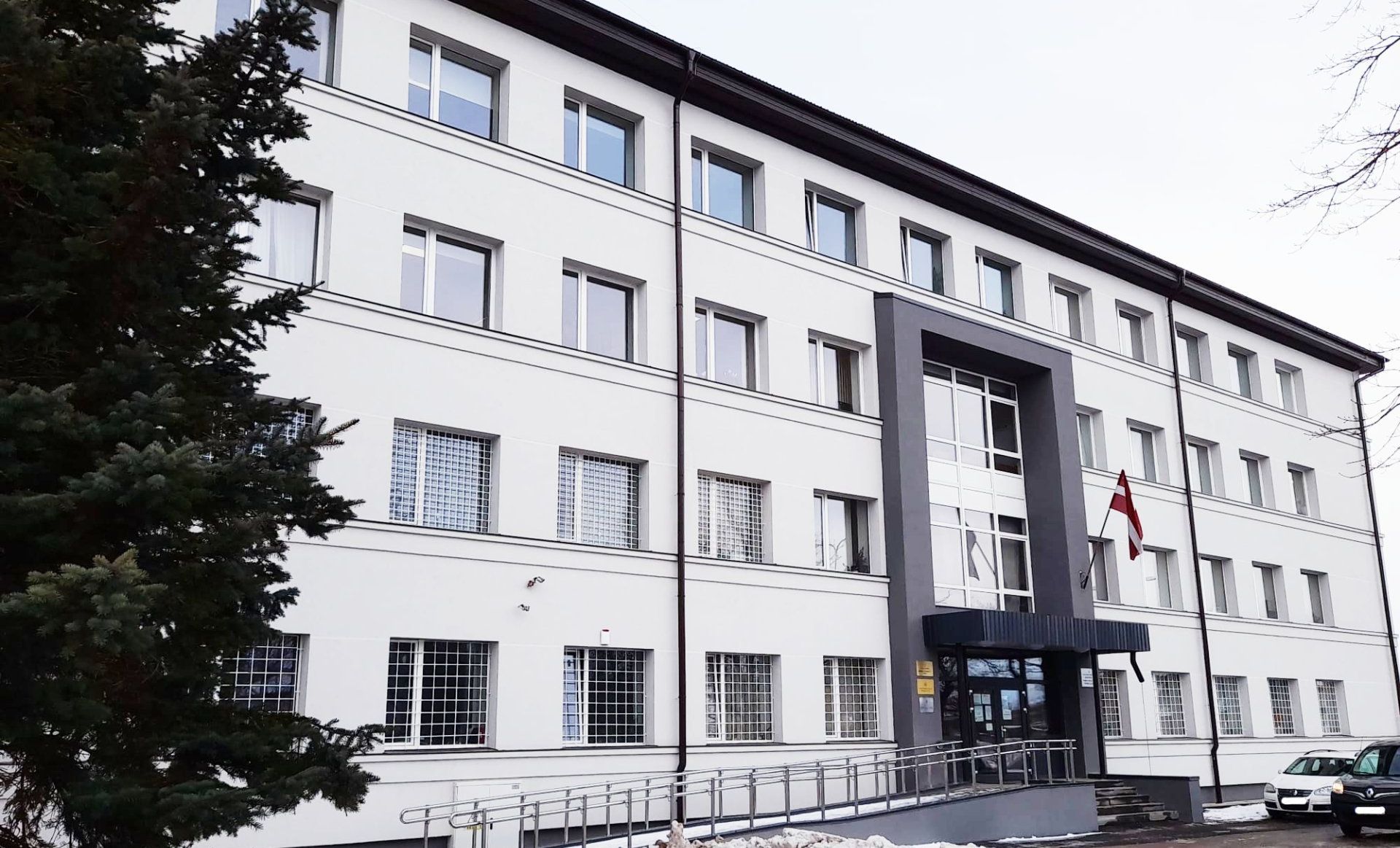Renovation works of the administrative building and the police building and increase of energy efficiency at Zaļajā Street 12,