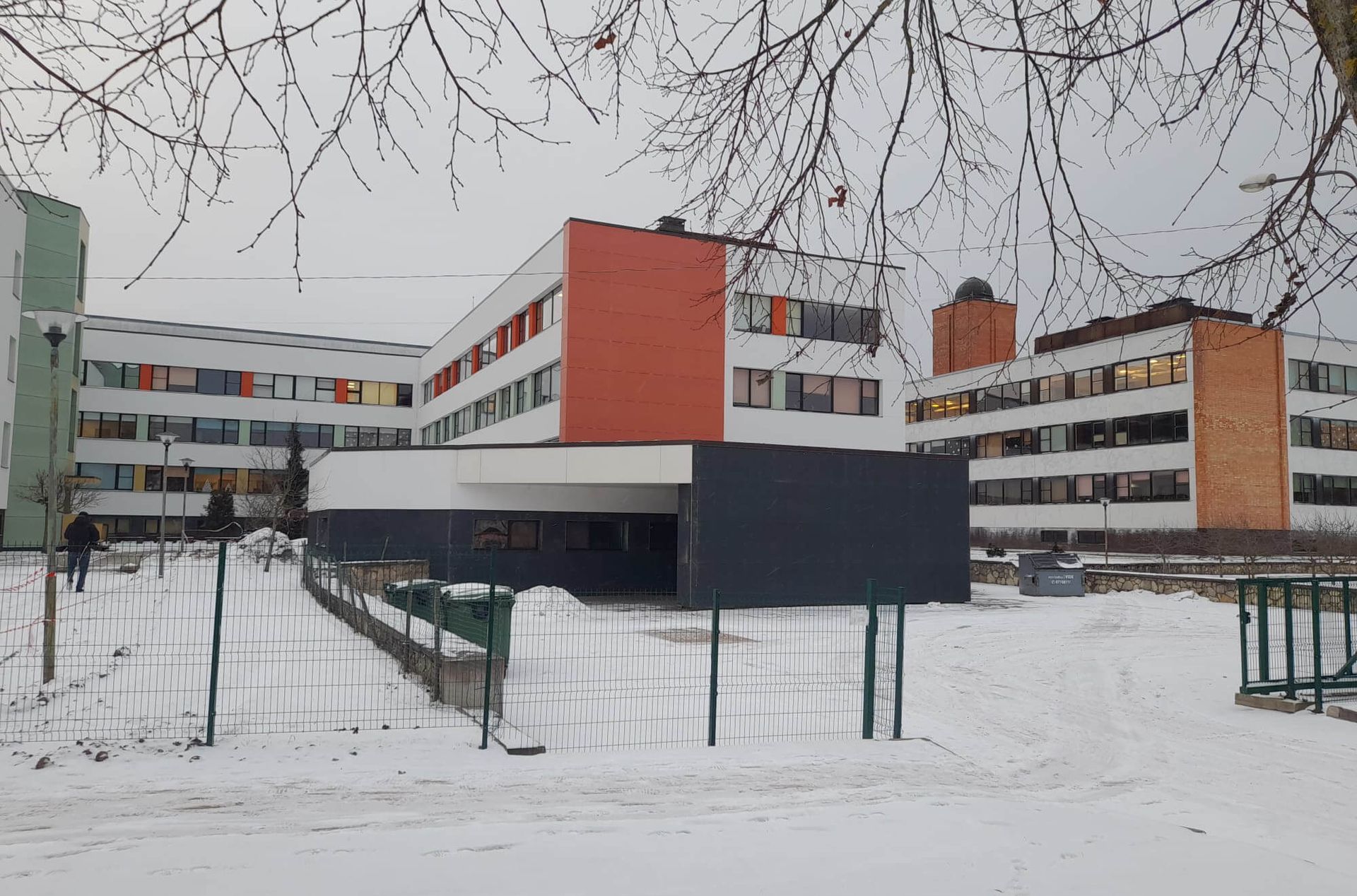 Ādažu vidusskolas ēkas B korpusa, B un C korpusa savienojošās daļas un ēdnīcas daļas fasādes vienkāršotā atjaunošan