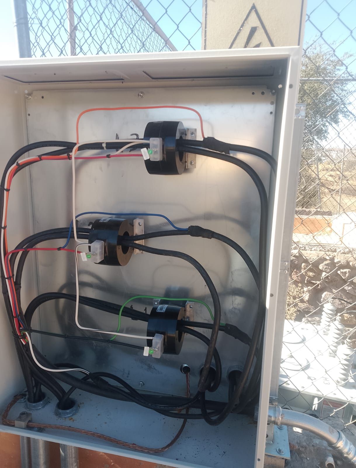 CONSTRUCCIONES Y PROYECTOS ELECTRICOS