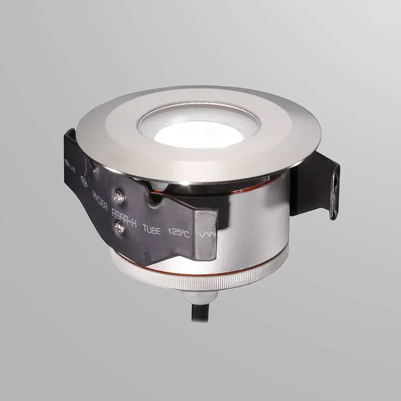 Round recessed spotlight in stainless steel for installation in the ground or in outdoor terrain.