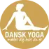 Logoet for dansk yoga viser en kvinde siddende i yogastilling.