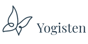 Logoet for yogisten - et yogastudio - som har en sommerfugl på.